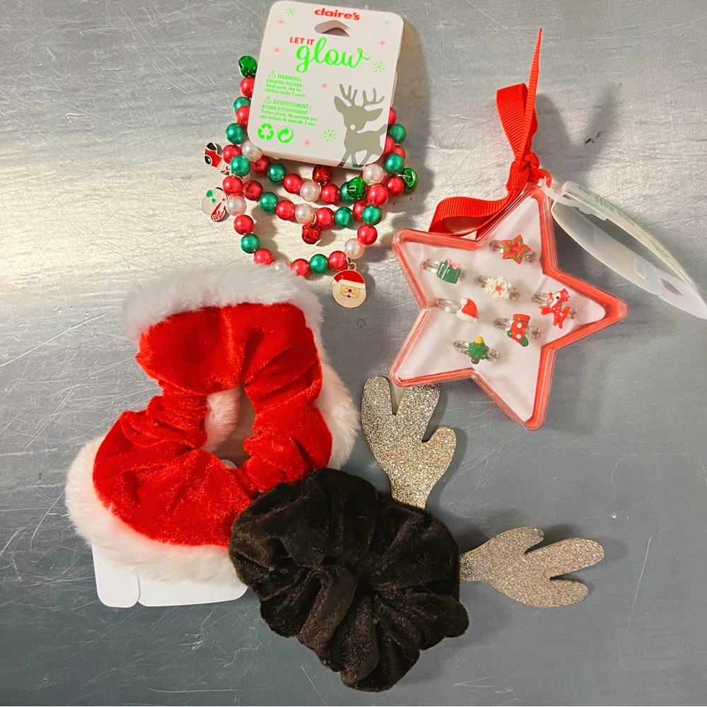 Claire’s Girls Christmas Scrunchies, Bracelets & Rings Gift Set